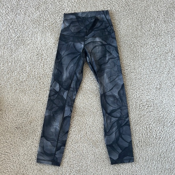 lululemon leggings - Picture 1 of 3